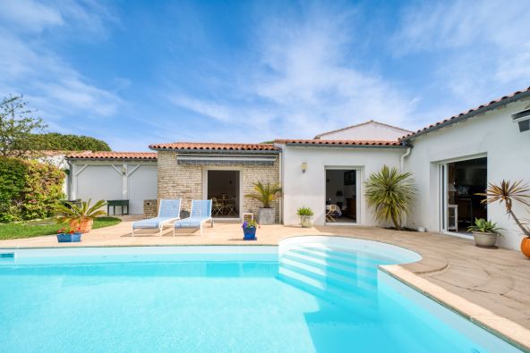 Sale Prestigious house Saint-Martin-de-Ré 6&nbsp;Rooms 180&nbsp;m²